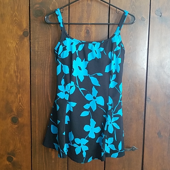 Full coverage Swim dress - Picture 1 of 6